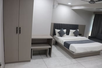 hotel r k villa