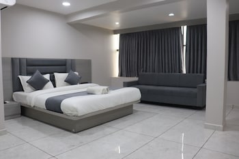 hotel r k villa