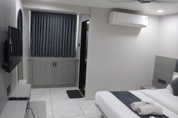 hotel r k villa