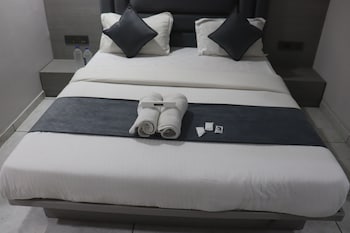hotel r k villa