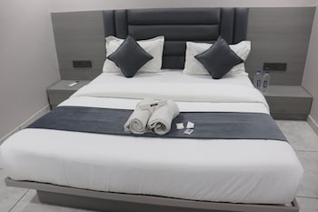 hotel r k villa