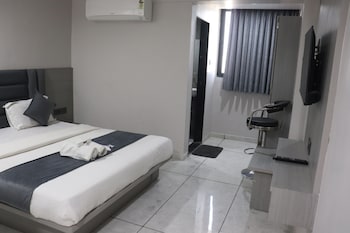 hotel r k villa