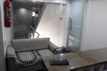 hotel r k villa