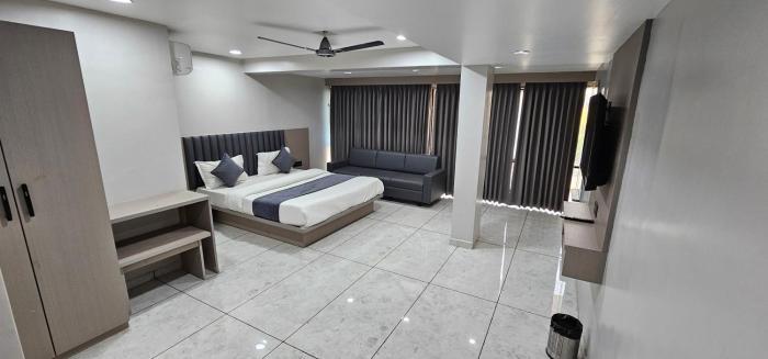 hotel r k villa