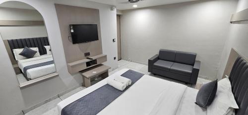 Hotel R K Villa,,3 star