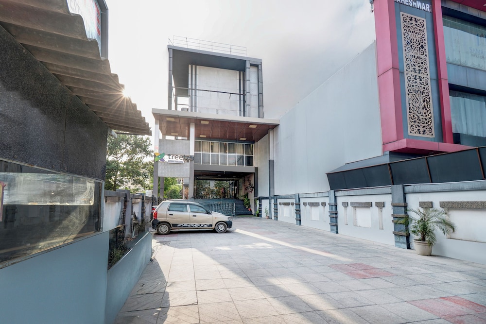 treebo riddhi paradise 15 mins from airport