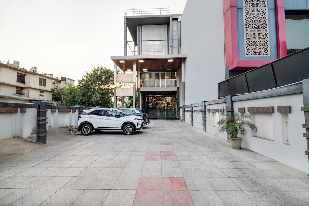 treebo riddhi paradise 15 mins from airport