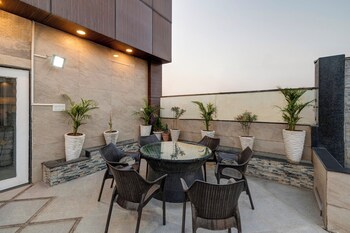 treebo riddhi paradise 15 mins from airport