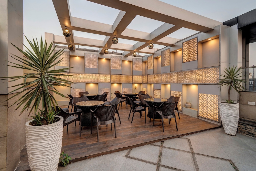 treebo riddhi paradise 15 mins from airport