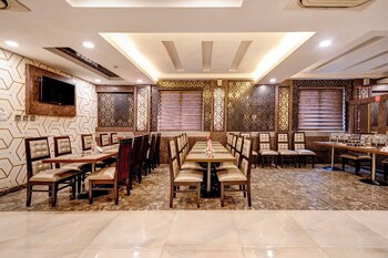 treebo riddhi paradise 15 mins from airport