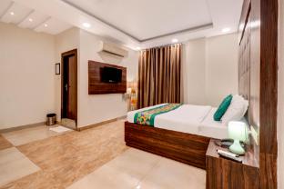 Treebo Riddhi Paradise - 15 Mins From Airport,,3 star