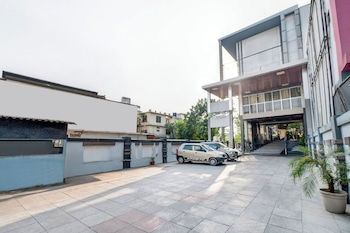 treebo riddhi paradise 15 mins from airport