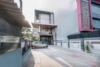 treebo riddhi paradise 15 mins from airport