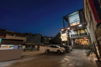 treebo riddhi paradise 15 mins from airport