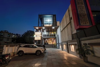 treebo riddhi paradise 15 mins from airport