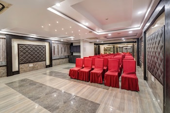 treebo riddhi paradise 15 mins from airport