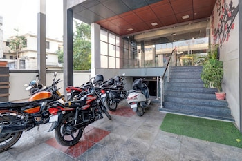 treebo riddhi paradise 15 mins from airport