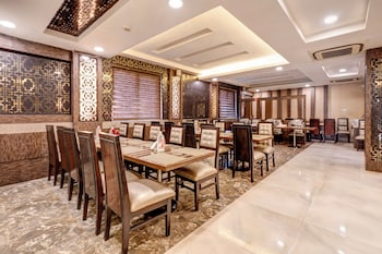 treebo riddhi paradise 15 mins from airport