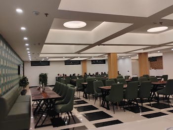 The Park Green Hotel & Resort,,3 star