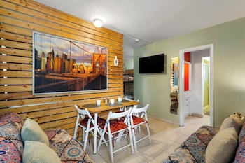 Spacious 1Br In Hollywood Fl Pet-Friendly, Parking,Washington St 1739,3 star