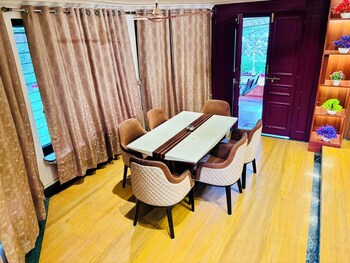 baileys castle villa