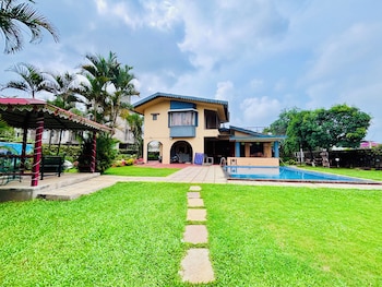 baileys castle villa