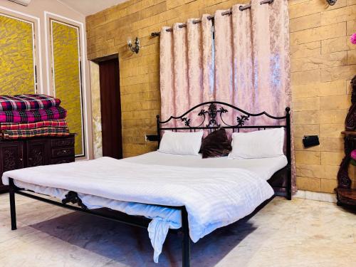 Bailey's Castle Villa,,2 star