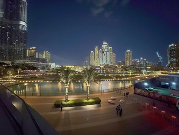 burj and fountain luxe stay