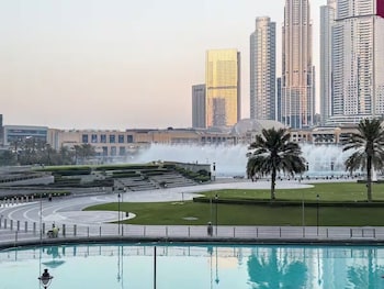 burj and fountain luxe stay