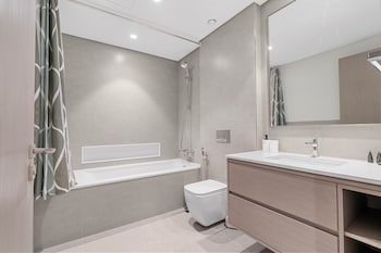 burj and fountain luxe stay