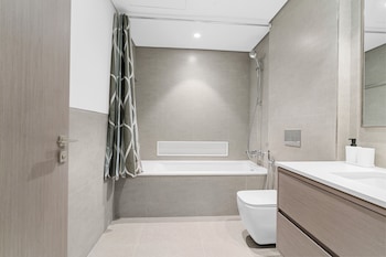 burj and fountain luxe stay