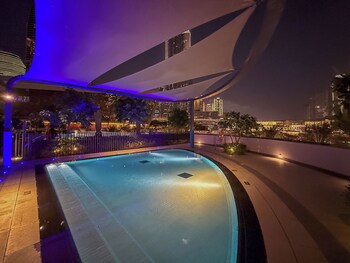 burj and fountain luxe stay