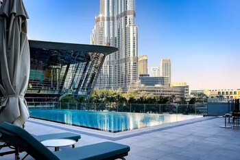 burj and fountain luxe stay