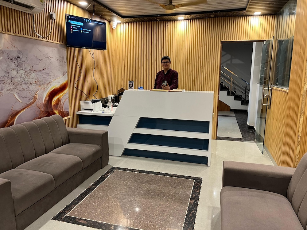 hotel mahadev restaurant and cafe