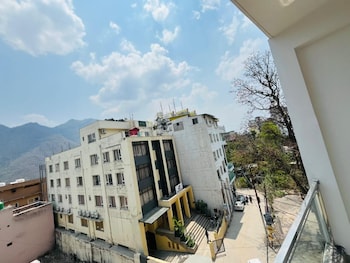 hotel mahadev restaurant and cafe