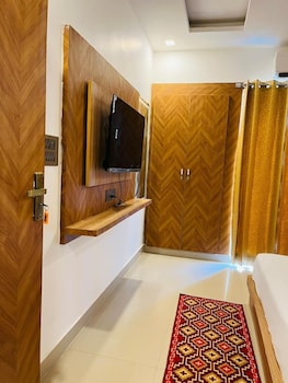 hotel mahadev restaurant and cafe