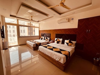 hotel mahadev restaurant and cafe