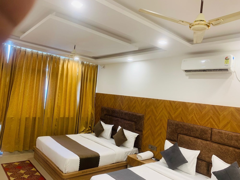 hotel mahadev restaurant and cafe