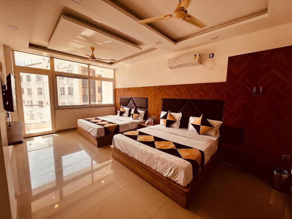 hotel mahadev restaurant and cafe