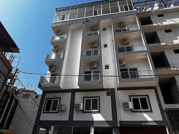 hotel mahadev restaurant and cafe