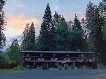 Reflections Inn,,3 star