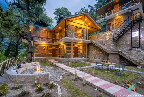 zostel homes tirthan gushaini