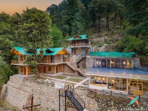 zostel homes tirthan gushaini