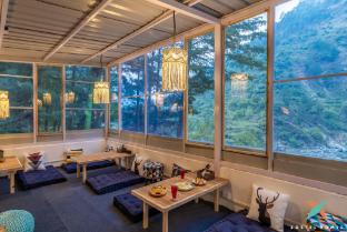 zostel homes tirthan gushaini