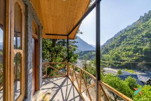 zostel homes tirthan gushaini