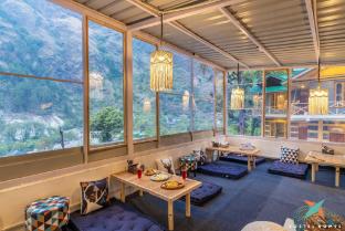 zostel homes tirthan gushaini