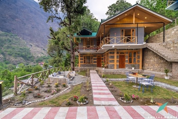 zostel homes tirthan gushaini
