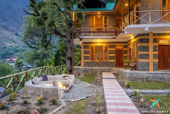 zostel homes tirthan gushaini