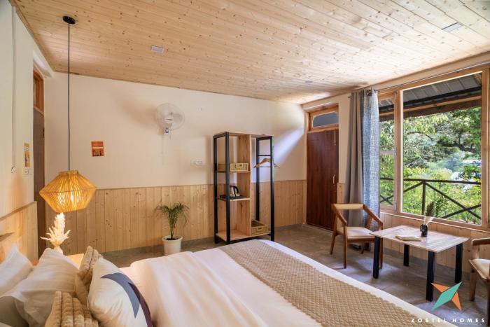 zostel homes tirthan gushaini