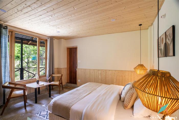 zostel homes tirthan gushaini